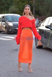 Goście na Tygodniu Mody w Paryżu - lato 2022