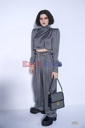 Goście na Tygodniu Mody w Paryżu - lato 2022