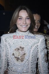 Goście na Tygodniu Mody w Paryżu - lato 2022