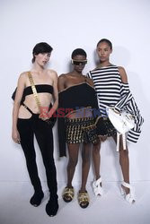 Goście na Tygodniu Mody w Paryżu - lato 2022