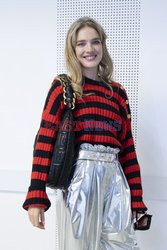 Goście na Tygodniu Mody w Paryżu - lato 2022