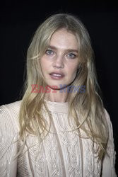 Goście na Tygodniu Mody w Paryżu - lato 2022