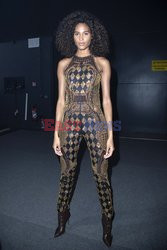 Goście na Tygodniu Mody w Paryżu - lato 2022