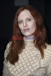 Goście na Tygodniu Mody w Paryżu - lato 2022