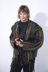 Goście na Tygodniu Mody w Paryżu - lato 2022