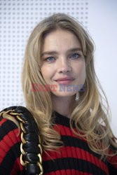 Goście na Tygodniu Mody w Paryżu - lato 2022