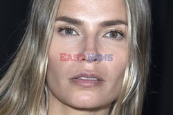 Goście na Tygodniu Mody w Paryżu - lato 2022