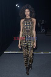 Goście na Tygodniu Mody w Paryżu - lato 2022