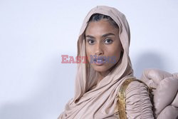 Goście na Tygodniu Mody w Paryżu - lato 2022