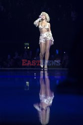 Goście na Tygodniu Mody w Paryżu - lato 2022