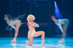 Goście na Tygodniu Mody w Paryżu - lato 2022