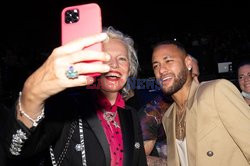 Goście na Tygodniu Mody w Paryżu - lato 2022