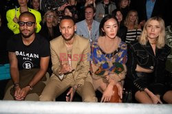 Goście na Tygodniu Mody w Paryżu - lato 2022