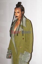 Goście na Tygodniu Mody w Paryżu - lato 2022