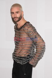 Goście na Tygodniu Mody w Paryżu - lato 2022