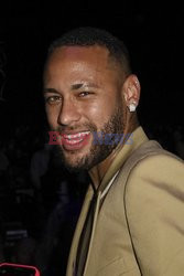 Goście na Tygodniu Mody w Paryżu - lato 2022