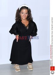 Goście na Tygodniu Mody w Paryżu - lato 2022