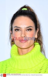 Goście na Tygodniu Mody w Paryżu - lato 2022