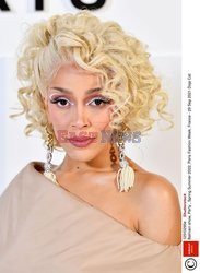 Goście na Tygodniu Mody w Paryżu - lato 2022