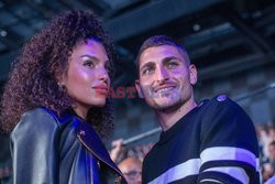 Goście na Tygodniu Mody w Paryżu - lato 2022