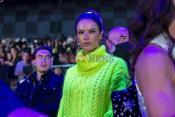 Goście na Tygodniu Mody w Paryżu - lato 2022