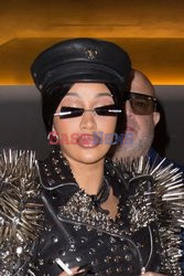 Goście na Tygodniu Mody w Paryżu - lato 2022