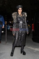 Goście na Tygodniu Mody w Paryżu - lato 2022