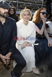 Goście na Tygodniu Mody w Paryżu - lato 2022