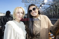 Goście na Tygodniu Mody w Paryżu - lato 2022