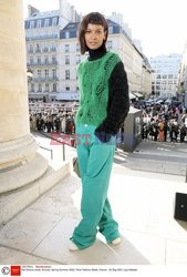 Goście na Tygodniu Mody w Paryżu - lato 2022