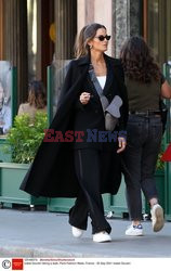 Goście na Tygodniu Mody w Paryżu - lato 2022