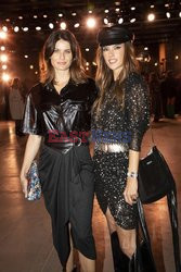 Goście na Tygodniu Mody w Paryżu - lato 2022