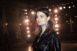 Goście na Tygodniu Mody w Paryżu - lato 2022