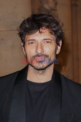 Goście na Tygodniu Mody w Paryżu - lato 2022