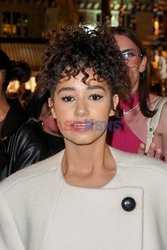 Goście na Tygodniu Mody w Paryżu - lato 2022