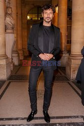 Goście na Tygodniu Mody w Paryżu - lato 2022