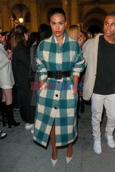 Goście na Tygodniu Mody w Paryżu - lato 2022