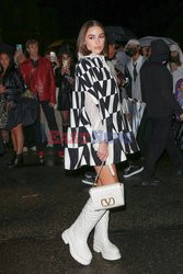 Goście na Tygodniu Mody w Paryżu - lato 2022