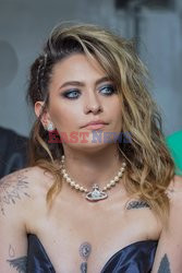 Goście na Tygodniu Mody w Paryżu - lato 2022