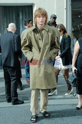 Goście na Tygodniu Mody w Paryżu - lato 2022