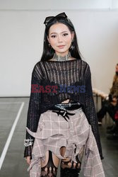 Goście na Tygodniu Mody w Paryżu - lato 2022