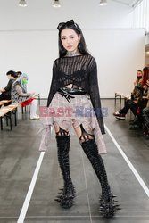 Goście na Tygodniu Mody w Paryżu - lato 2022