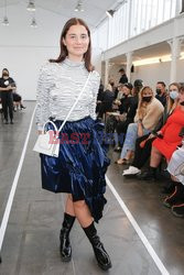 Goście na Tygodniu Mody w Paryżu - lato 2022