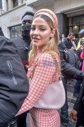 Goście na Tygodniu Mody w Paryżu - lato 2022