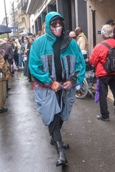 Goście na Tygodniu Mody w Paryżu - lato 2022