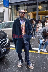 Goście na Tygodniu Mody w Paryżu - lato 2022