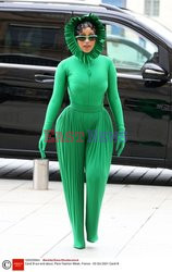 Goście na Tygodniu Mody w Paryżu - lato 2022