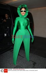 Goście na Tygodniu Mody w Paryżu - lato 2022