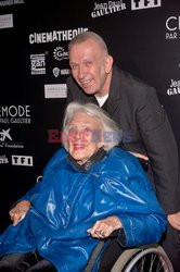 Goście na Tygodniu Mody w Paryżu - lato 2022