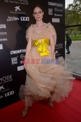 Goście na Tygodniu Mody w Paryżu - lato 2022